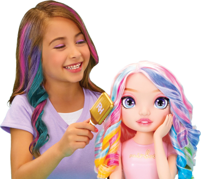 Set loje Rainbow High Styling Head, kokë stilimi 4 në 1, aksesorë flokësh dhe thonjsh, shumëngjyrësh