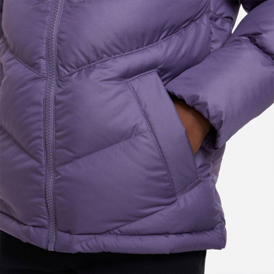 Xhaketë për kalama Nike Sportswear, me mbushje sintetike, me kapuç, vjollcë