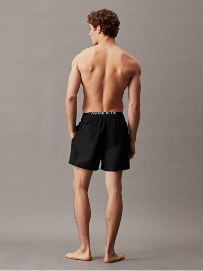 Shorce noti për meshkuj Calvin Klein, të zeza