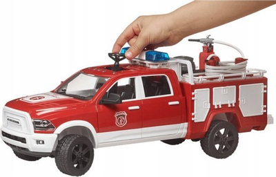 Lodër makinë zjarrfikse Bruder Dodge RAM 2500, 1:16, me dritë edhe zë, e kuqe