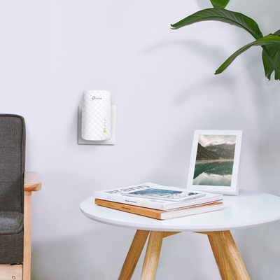 Zmadhues WiFi TP-Link RE200, AC750, me port LAN, i bardhë