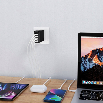 Karikues muri Choetech PD140W GaN, 2x USB C, 2x USB A, i zi