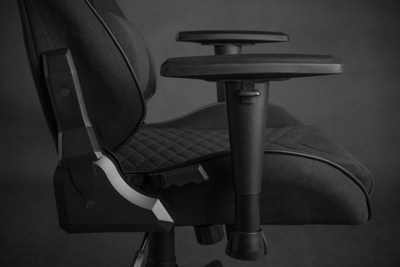 Karrige gaming SENSE7 Leatherette, mbështetëse krahësh të rregullueshme, ndriçim RGB, e zezë