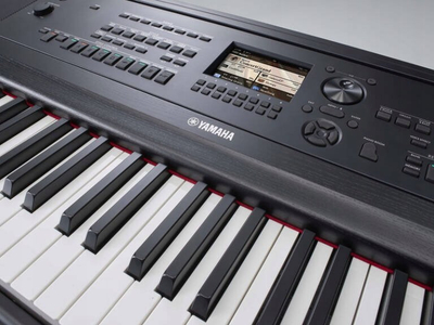 Pianino digjitale stage Yamaha DGX 670, 88 taste, me boksa të brendshëm, e zezë