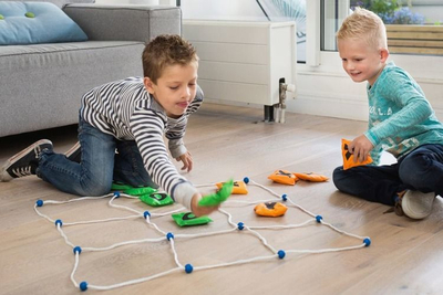 Друштвена игра BS Toys Тик Так То, за внатре и надвор, со вреќички X O, повеќебојна