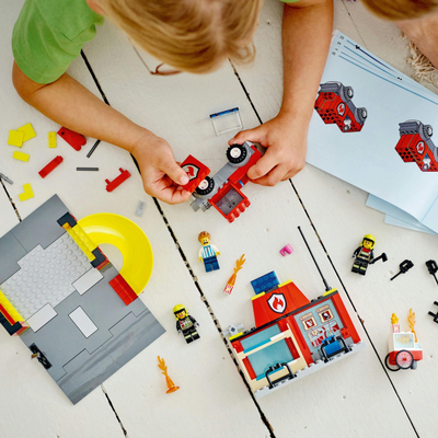 Set ndërtimi LEGO City 60375 Stacion Zjarrfikësash me Kamion Zjarri, 4+, shumëngjyrësh