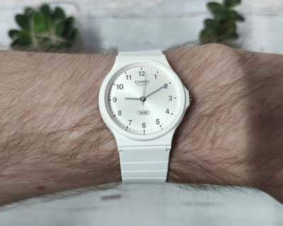 Orë dore Casio Collection MQ-24B-7BEF, 35mm, quartz, e bardhë