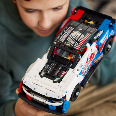 Set ndërtimi LEGO Technic 42153 Chevrolet Camaro ZL1 NASCAR, model makine gare, shumëngjyrësh