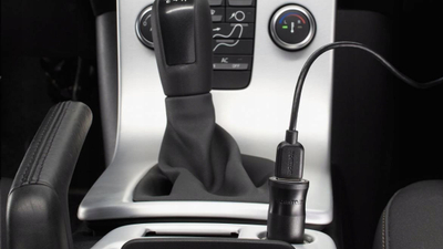 Полнач за автомобил TomTom, со USB кабел, за навигатори 7\", црн