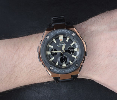 Orë dore për meshkuj Casio G-Shock, e zezë