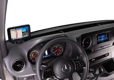 Mbajtëse ekrani Arat për Mercedes Sprinter W907 W910, për modelet nga 06/2018, e zezë
