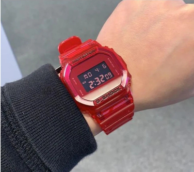 Orë për femra Casio G-Shock DW-5600SB-4ER, e kuqe