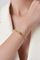 Dorzore Gold me zinxhir elegant dhe detaje me gurë