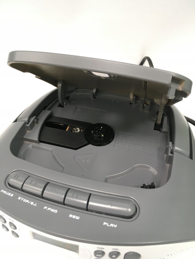 CD player portativ Reflexion RCR2260, i vogël, i lehtë për ta marrë me vete, i bardhë me gri
