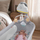 Karusel për bebe Fisher-Price Rainbow Showers, me muzikë edhe dritë nate, gri me ngjyra