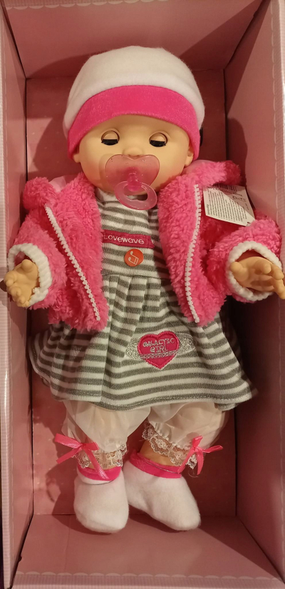 Kukull me zë Adar Doll Girl 530003, 40cm, me kuti, shumëngjyrëshe
