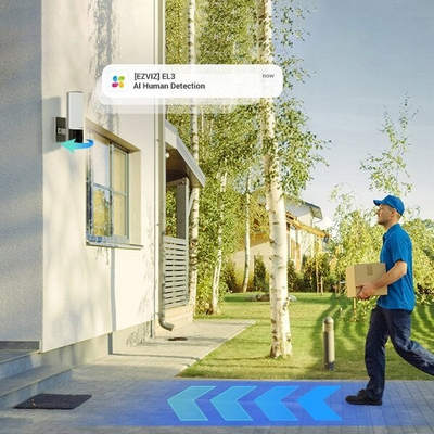 Kamerë sigurie Ezviz EL3, me dritë muri me komandë të zgjuar, IP65, e zezë