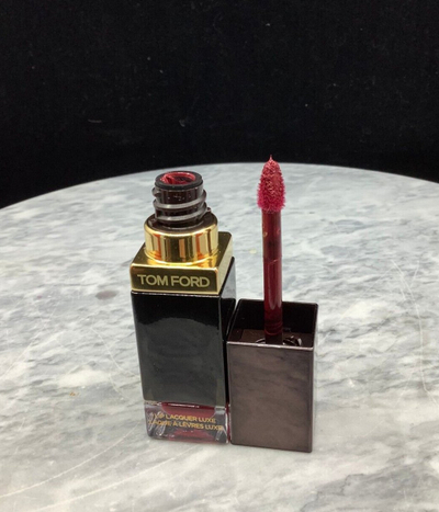 Течен мат кармин Tom Ford Luxe Vinyl, 6ml, нијанса 10 Infuriate