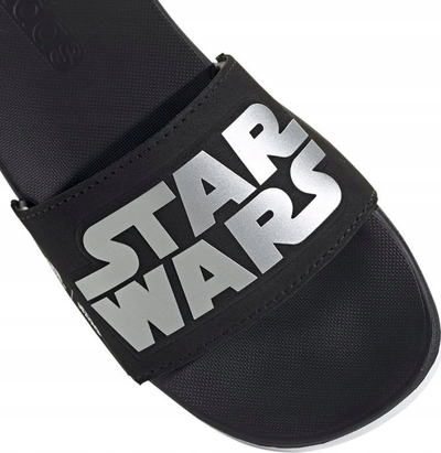 Shapka gocash Adidas Adilette Comfort Star Wars K, të lehta, me shollë komode, të zeza