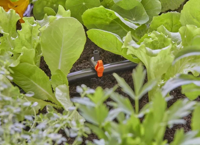 Valvul rregulluese Gardena Micro-Drip, për ujitje kopshti, e zezë portokalli