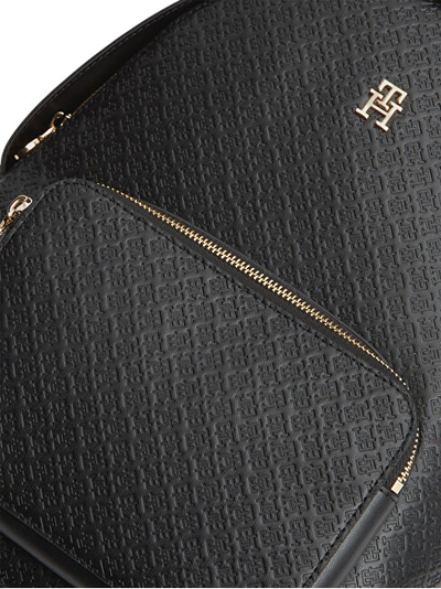 Çantë shpine Tommy Hilfiger Th Daily Mono AW0AW18852, e zezë