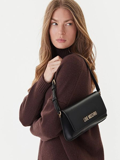 Çantë shpatulle Love Moschino, lëkurë artificiale, rrip i rregullueshëm, e zezë