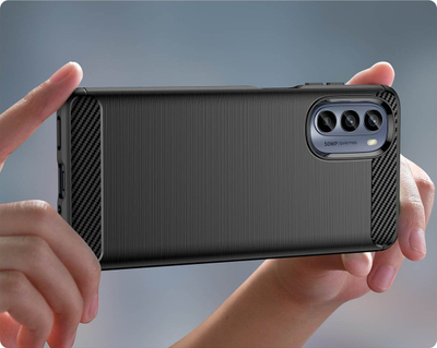 Futrollë telefoni Hurtel Carbon Case për Motorola Moto G62 5G, silikon i butë, pamje karbon, e zezë