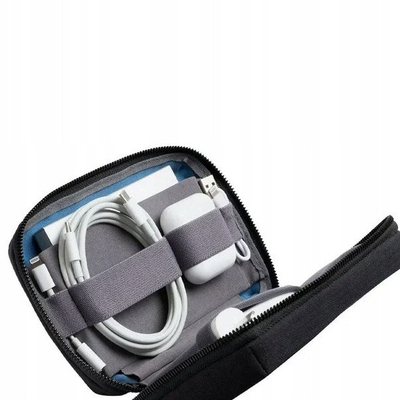 Organizues elektronikash Bellroy Tech Kit Compact, xhepa elastikë, prej cope të ricikluar, i zi