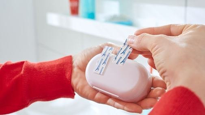 Jastëkë ngjitës Tesa Powerstrips Small Waterproof, që s’i hyn uji, mbajnë deri 1 kg, të bardhë