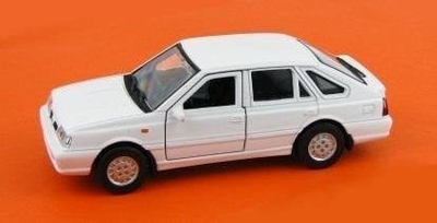 Makina lodër Welly Polonez Caro Plus, shkall 1:39, metal, e bardhë