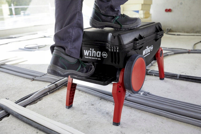 Set veglash Wiha XXL 4 Trolley Electric 45734, 80 copë, valixhe me rrota, e zezë