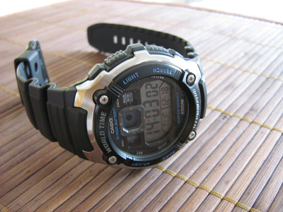 Orë dore Casio AE-2000W-1AVEF