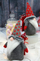 Figurine dekorative Santa Saska Garden, 20cm, me çantë dhuratash, e kuqe