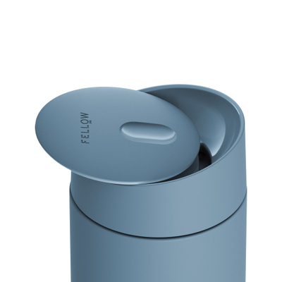 Gota termike Fellow Carter Slide Mug, 473 ml, e kaltër pudrore