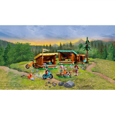 Lodra konstruktore LEGO Friends 42624 Adventure Camp Cozy Cabins, set ndërtimi kampingu, me figurina