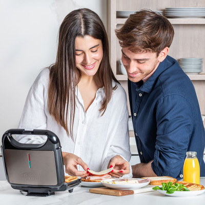 Toster sanduiçi Black & Decker Classic, pllaka jo ngjitëse, fuqi e lartë, i bardhë