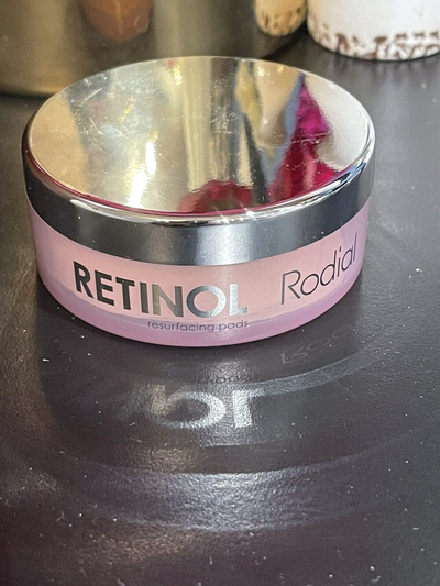 Дискови за лице со ретинол Rodial Retinol Pads Deluxe, 20 парчиња, за зголемување на регенерацијата на кожата