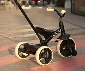 Tricikel për fëmijë 2 në 1, dorezë shtytëse e rregullueshme, shportë lodrash, shumëngjyrësh