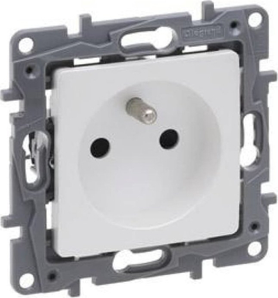 Prizë Legrand Niloe Selection 2P+E 762425, 16A, me tokë, pearl