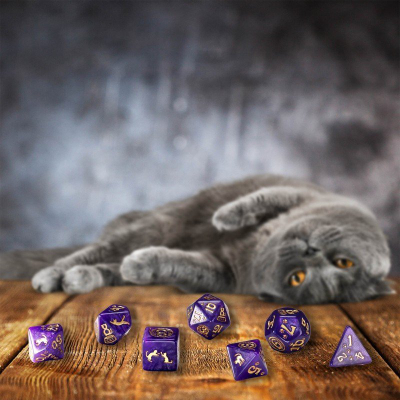 Сет коцки Q-Workshop Cat Dice Purrito, 7 парчиња, златна и виолетова