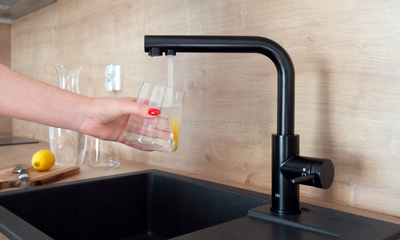 Rubinet kuzhine KFA Duero Pure Basic, me filtër uji Hydro+, i zi