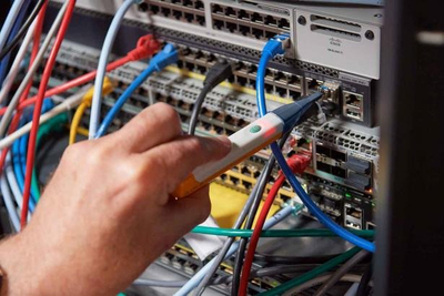 Detektor fibre optike Fluke FiberLert 125, për fibra single mode edhe multimode, portativ, i verdhë