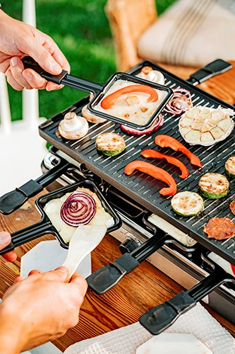Grill elektrik Adler AD 6616 Raclette 4 në 1, 1400W, për 8 persona, i zi