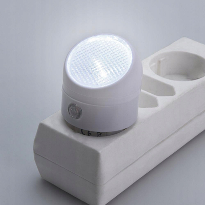 Lampë nate prizë Sanico Orion, LED, sensor zmreke, e bardhë