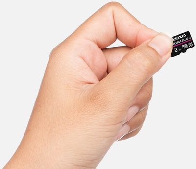 Мемориска картичка microSD Kioxia Exceria Plus G2 LMPL2M001TG2, 2TB, V30 A1, црвена
