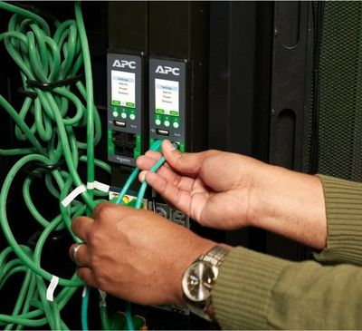 Rrymëndarës rafte APC NetShelter Advanced, 7.4kW, 1 fazë 230V 32A, i zi