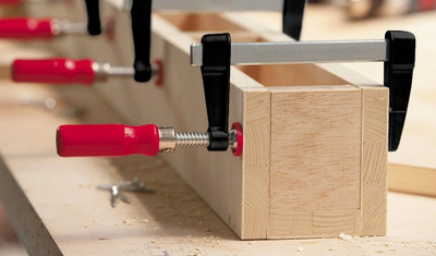 Shtrëngues marangozësh Bessey LIGHTWEIGHT CARPENTRY SCREW CLAMP 150/80mm, hapje 150mm, thellësi 80mm, i zi
