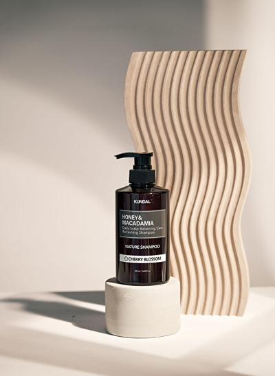 Shampo për flokë Kundal Honey & Macadamia Cherry Blossom Natural Moisturizing Shampoo