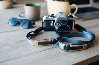 Rrip qafe për aparat Peak Design Leash v3, i rregullueshëm 83–145 cm, gri ash