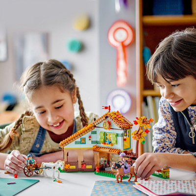 Lodër ndërtuese Lego Friends Autumn's Horse Barn 41745, 844 copa, me mini-doll dhe kuaj, shumëngjyrëshe